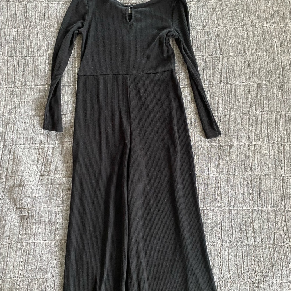 Girls size 6 black jumpsuit Art class